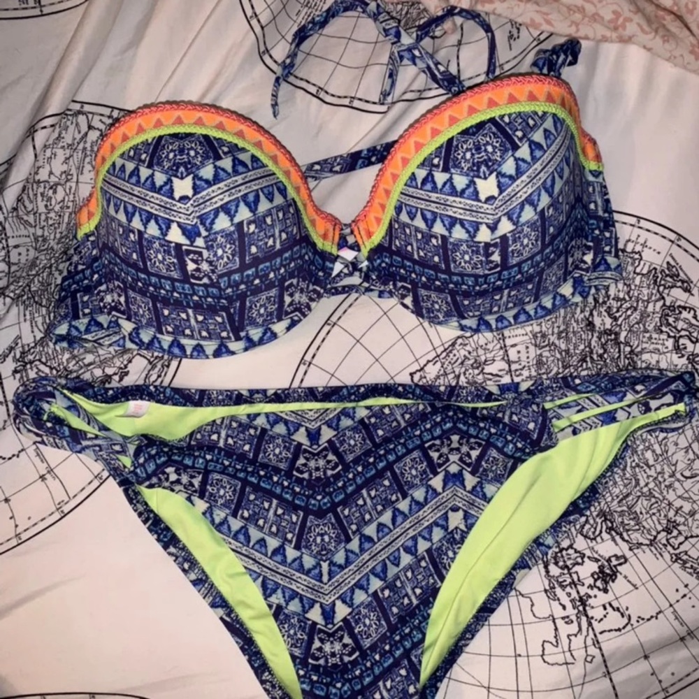 Victoria’s Secret bikini